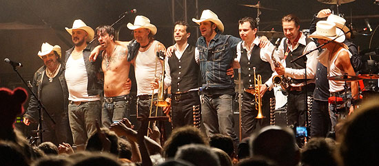 "The BossHoss" live bei Kufstein Unlimited 2013 (©Foto: Martin Schmitz)